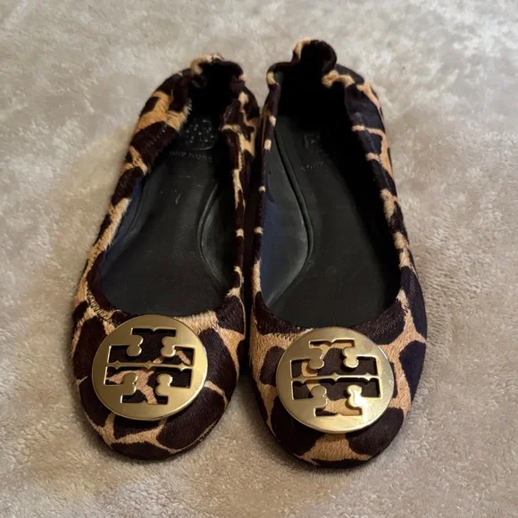 Tory Burch Leopard Print Reva Flats with Gold Logo - Picture 1 of 12